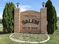 Welcome to Salem (33489846352)